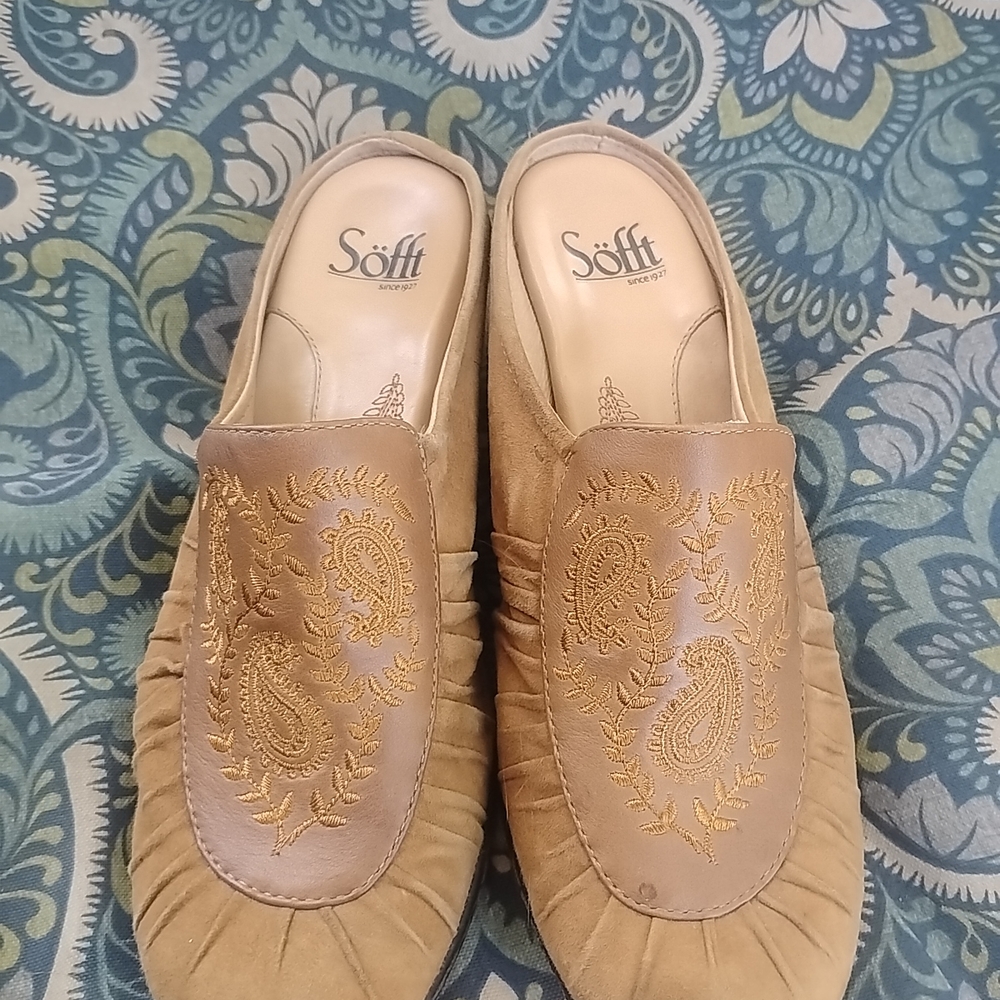 Women's Tan Slip-On Shoes 7.5